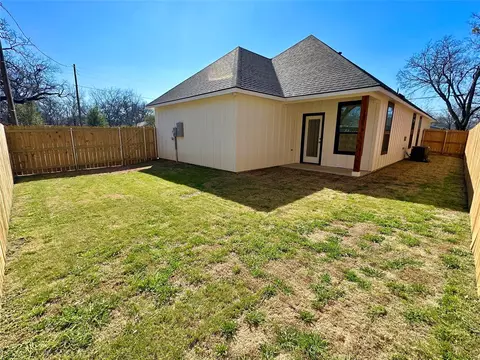 607 S Anglin St, Cleburne, TX 76031 photo 32
