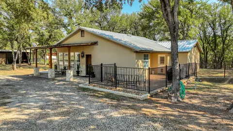 615 High Meadows Dr, Weatherford, TX 76088