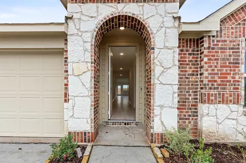 Entry Way - 220 Eagle View Ln, Commerce, TX 75428 photo 1 of 4