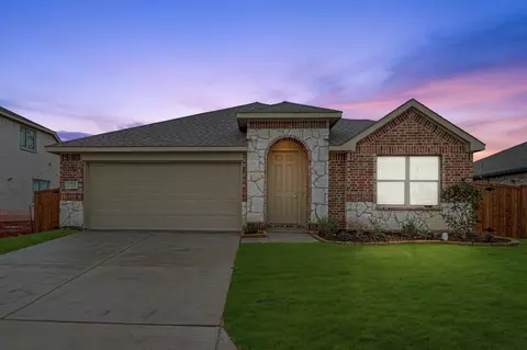 Exterior - 220 Eagle View Ln, Commerce, TX 75428 photo 2 of 5
