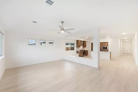 Living - 220 Eagle View Ln, Commerce, TX 75428 photo 6 of 6