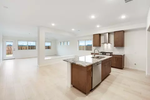 Kitchen - 220 Eagle View Ln, Commerce, TX 75428 photo 1 of 3