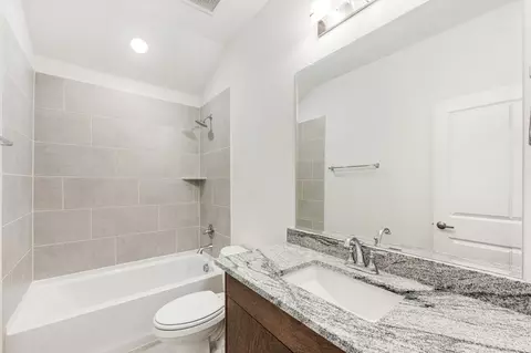 Bath - 220 Eagle View Ln, Commerce, TX 75428 photo 1 of 3