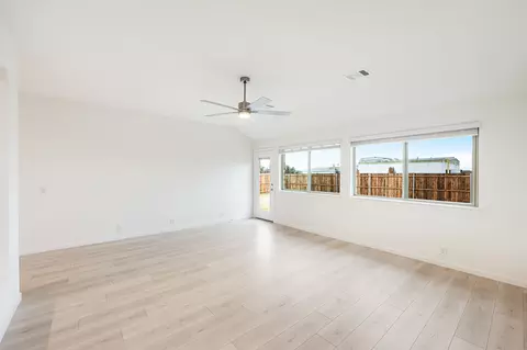 Living - 220 Eagle View Ln, Commerce, TX 75428 photo 4 of 6