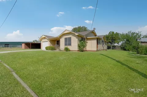 916 Peach St, Coleman, TX 76834