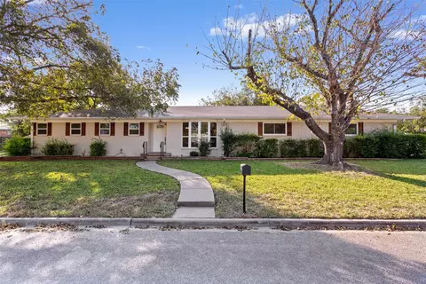 1214 W 19th St, Clifton, TX 76634
