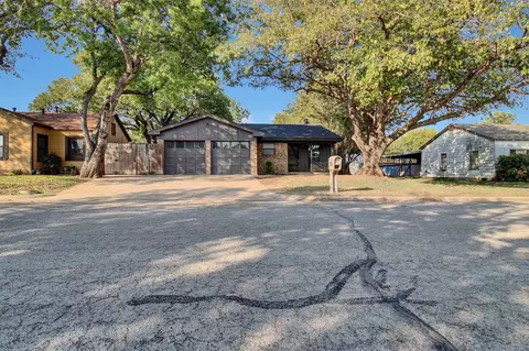 9204 Farmer Rd, White Settlement, TX 76108