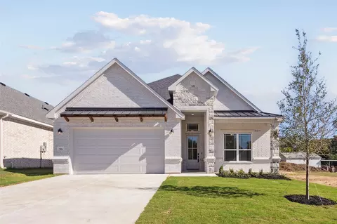 906 Boston Ln, River Oaks, TX 76114