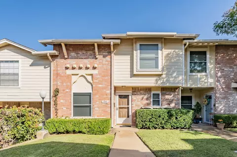 1945 Shorewood Dr, Grapevine, TX 76051