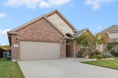 2104 Ringtail Dr, Denton, TX 76210 photo 2