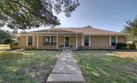 4901 Wheelock Dr, Fort Worth, TX 76133