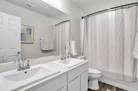 Bath - 3616 Pendleton Ct, Forney, TX 75126 photo 2 of 3