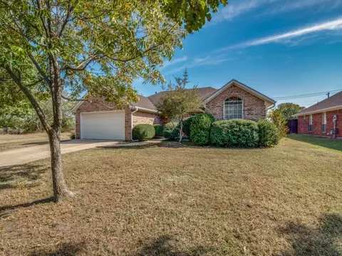 9609 La Rochelle Dr, Greenville, TX 75402