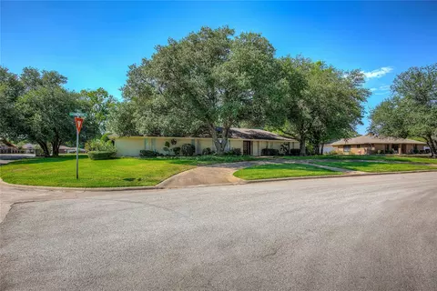 10304 Kingswood Cir, Greenville, TX 75402