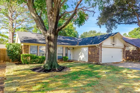2822 Glen Hollow Cir, Arlington, TX 76016