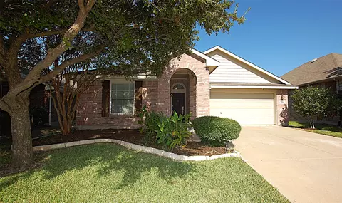 1016 Kimbro Dr, Forney, TX 75126