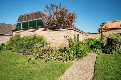 3201 Stonehenge Ln, Carrollton, TX 75006