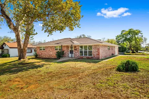 1630 W Johnson St, Denison, TX 75020