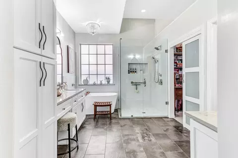 Bath - 3812 Evesham Dr, Plano, TX 75025 photo 1 of 4