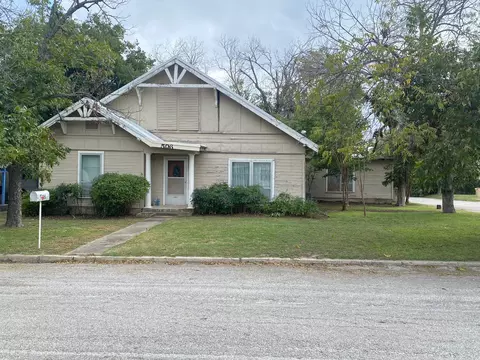 506 W College Ave, Comanche, TX 76442