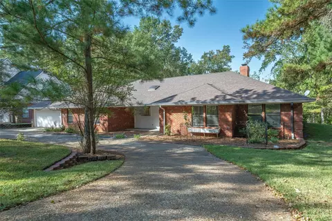 200 Branding Iron Ln, Holly Lake Ranch, TX 75765