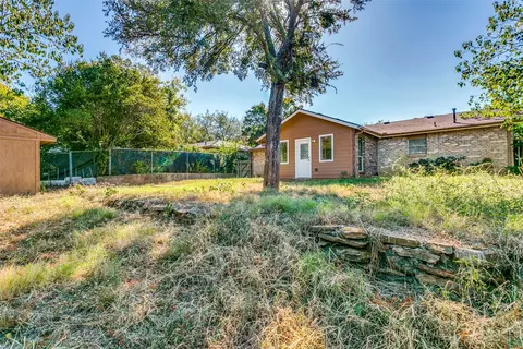 Exterior - 700 Shelmar Dr, Euless, TX 76039 photo 3 of 4