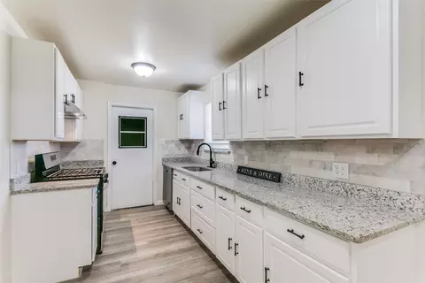 Kitchen - 700 Shelmar Dr, Euless, TX 76039 photo 3 of 5