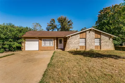 Exterior - 700 Shelmar Dr, Euless, TX 76039 photo 2 of 4