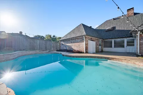 504 Quail Cove Ct, Hurst, TX 76054
