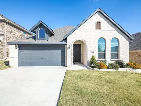 628 Antswood Dr, Fort Worth, TX 76108