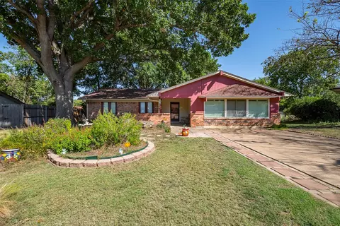 905 Cypress Ct, Arlington, TX 76014