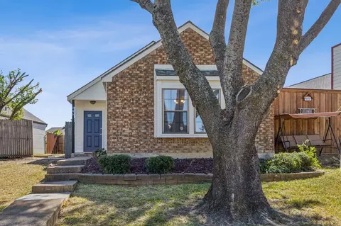 246 Teakwood Ln, Lewisville, TX 75067