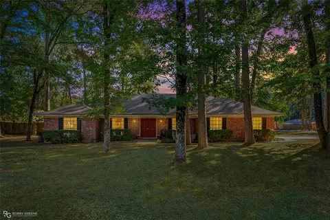 8400 Dogwood Trl, Haughton, LA 71037