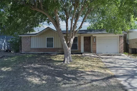627 Little Ln, Mansfield, TX 76063