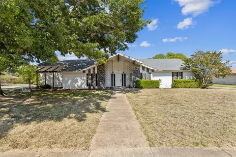 1516 Rockmoor Dr, Edgecliff Village, TX 76134