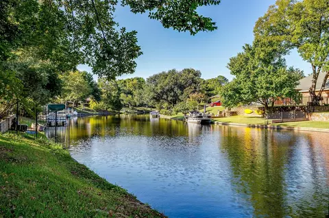 1308 Crowley Rd, Arlington, TX 76012