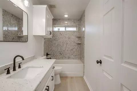 Bath - 400 E Vaughn Rd, Cleburne, TX 76031 photo 4 of 6