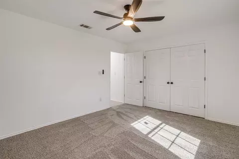 Bedroom - 400 E Vaughn Rd, Cleburne, TX 76031 photo 6 of 7
