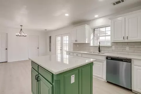 Kitchen - 400 E Vaughn Rd, Cleburne, TX 76031 photo 5 of 7