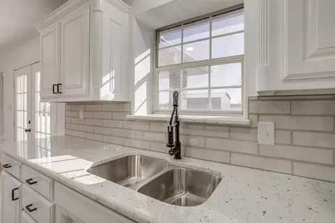 Kitchen - 400 E Vaughn Rd, Cleburne, TX 76031 photo 7 of 7