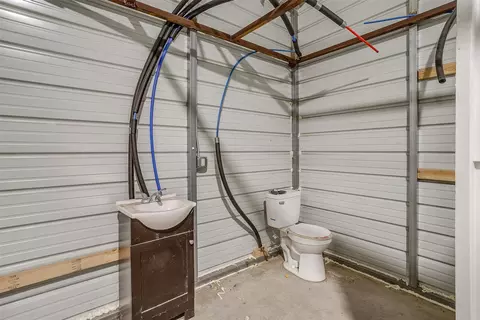 Bath - 400 E Vaughn Rd, Cleburne, TX 76031 photo 6 of 6