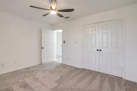 Bedroom - 400 E Vaughn Rd, Cleburne, TX 76031 photo 4 of 7
