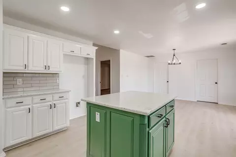 Kitchen - 400 E Vaughn Rd, Cleburne, TX 76031 photo 4 of 7