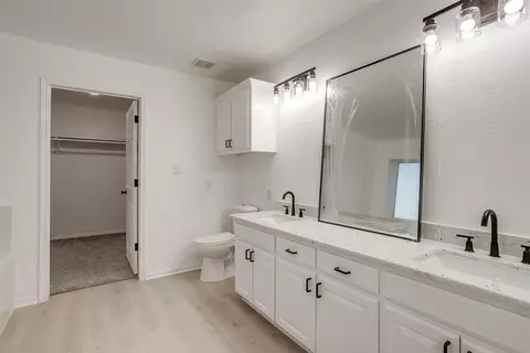 Bath - 400 E Vaughn Rd, Cleburne, TX 76031 photo 1 of 6