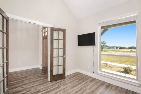 Entry Way - 208 Marshall Dr, Springtown, TX 76082 photo 2 of 3