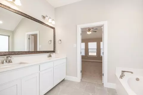 Bath - 208 Marshall Dr, Springtown, TX 76082 photo 1 of 3