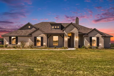 208 Marshall Dr, Springtown, TX 76082