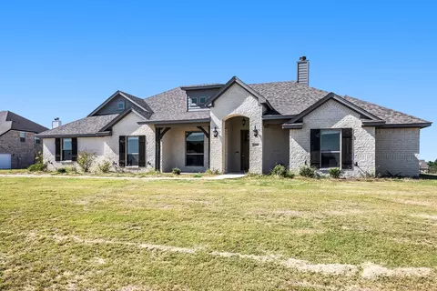 Exterior - 208 Marshall Dr, Springtown, TX 76082 photo 3 of 6