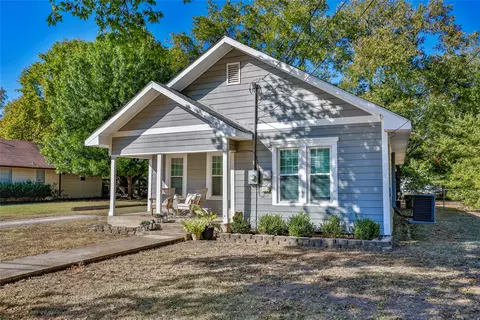 717 N Howeth St, Gainesville, TX 76240