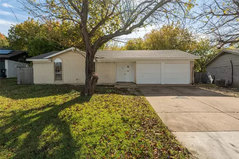 716 S Deerfield Cir, Arlington, TX 76015